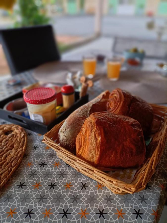 La Grenouille Amoureuse Menat Екстер'єр фото